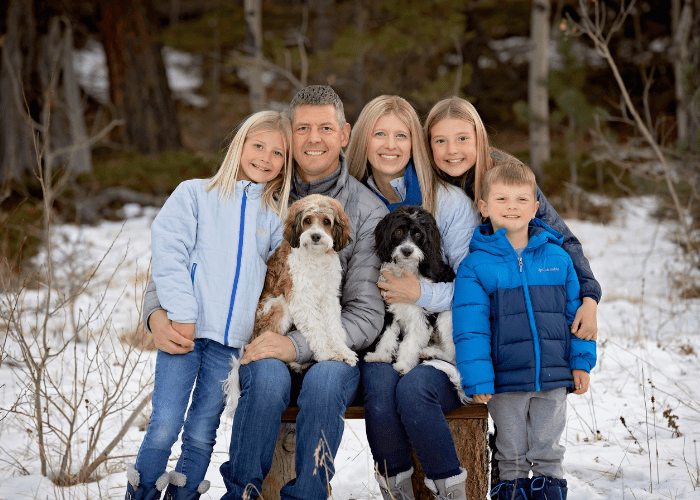HArtman 4 A family of 5 in the snowy mountains posing for a picture