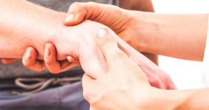 How to Care for a Hand Injury Before Your Appointment