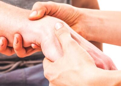 How to Care for a Hand Injury Before Your Appointment